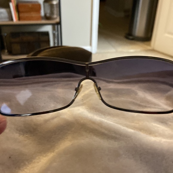 Prada sunglasses with case - Picture 4 of 4